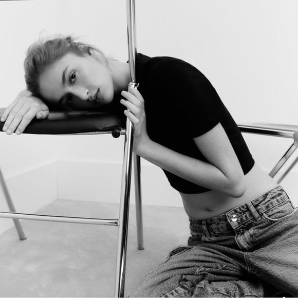 Zara black cropped tee - Picture 2 of 8